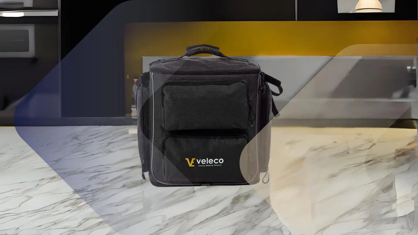 Schwarze isolierte Lieferertasche mit mehreren Fächern.