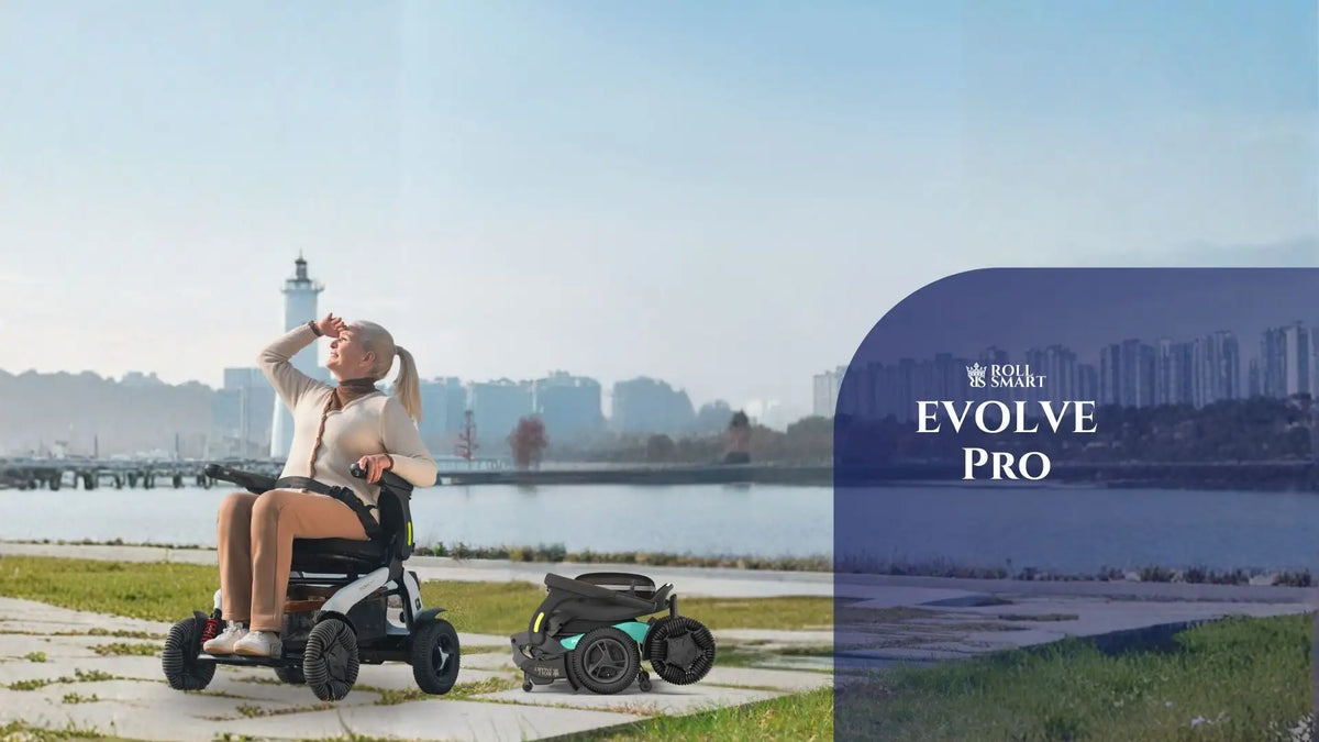 Schwarzer und türkisfarbener Rollz Smart Evolve Pro Elektro-Rollstuhl mit klappbarem Design.