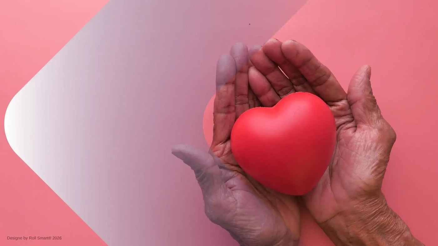 Ein glattes, lebendiges rotes herzförmiges Objekt, das sanft in hohlen Händen gehalten wird.