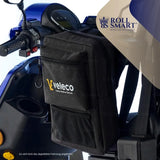 Schwarze roll smart armlehnentasche mit mesh tasche und veleco by roll logo am lenker eines e scooters für leben einfacher